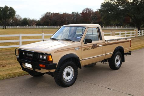 1984 Nissan Pickup photo