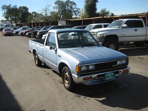 1984 Nissan Pickup photo