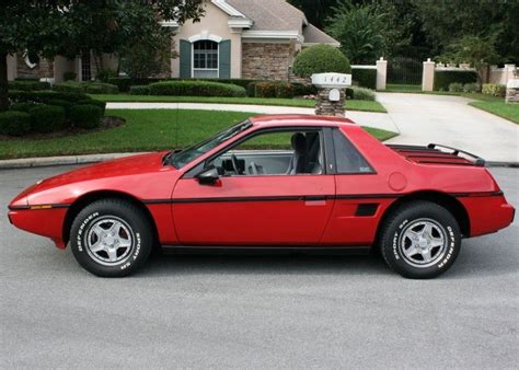 1984 Pontiac Fiero photo