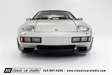 1984 Porsche 928 photo