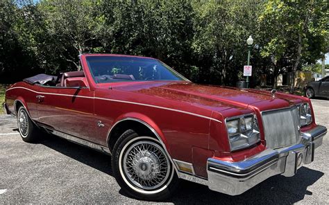 1985 Buick Riviera photo