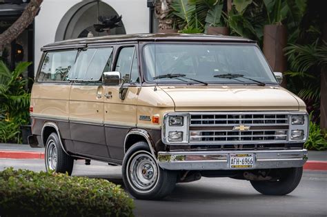 1985 Chevrolet Beauville photo