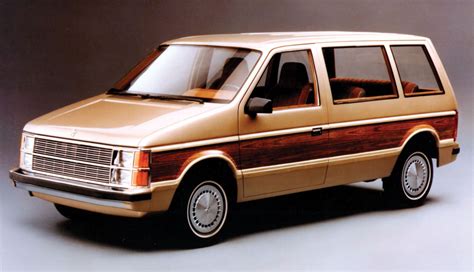 1985 Dodge Caravan photo