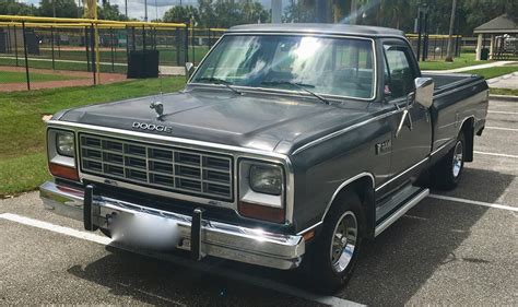 1985 Dodge D150 photo