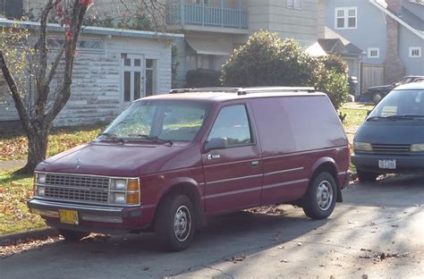 1985 Dodge Mini ram van