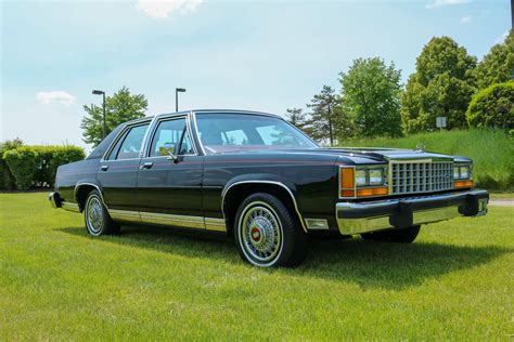 1985 Ford Crown victoria photo