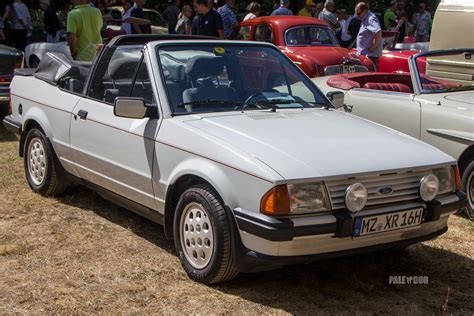 1985 Ford Escort photo