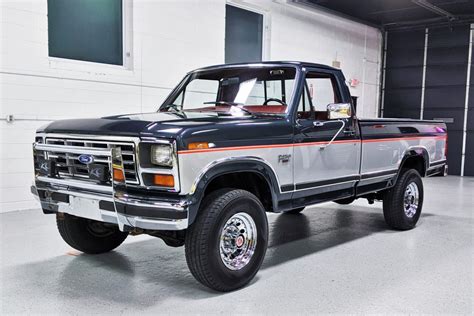 1985 Ford F350 photo