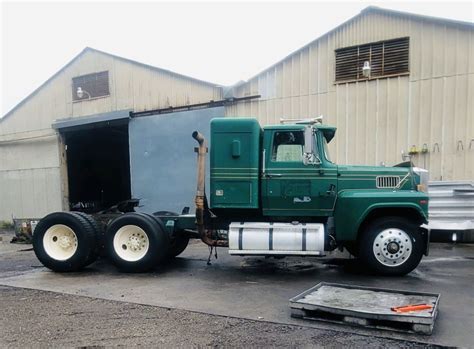 1985 Ford Lt9000 engine