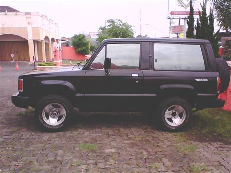 1985 Isuzu Trooper photo