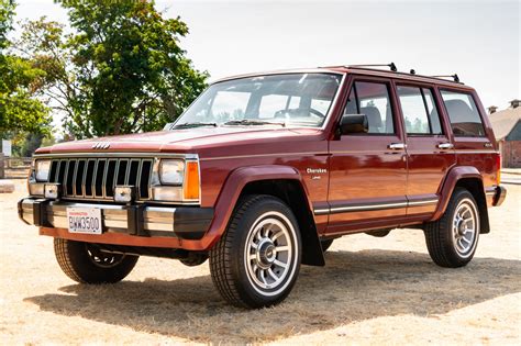 1985 Jeep Cherokee photo