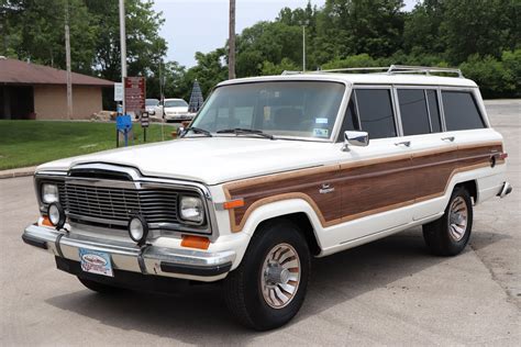 1985 Jeep Grand wagoneer photo