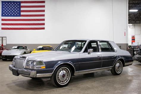 1985 Lincoln Continental photo