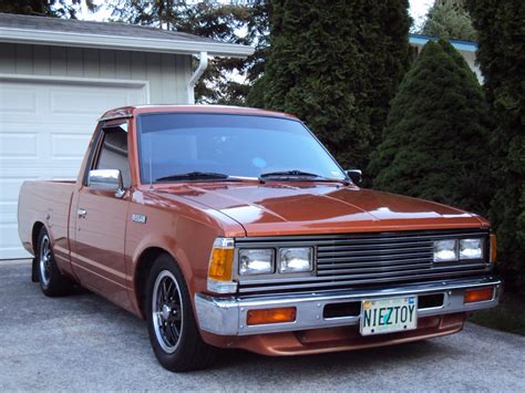 1985 Nissan Nissan truck photo