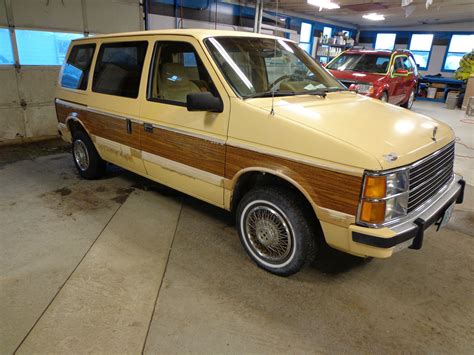 1985 Plymouth Voyager photo