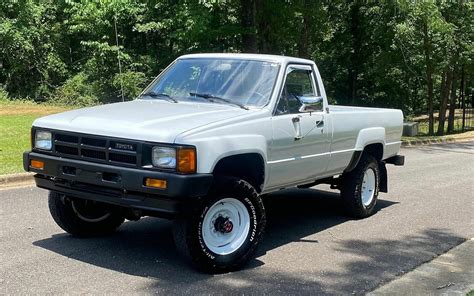 1985 Toyota Pickup photo