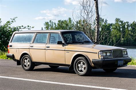 1985 Volvo 240 photo