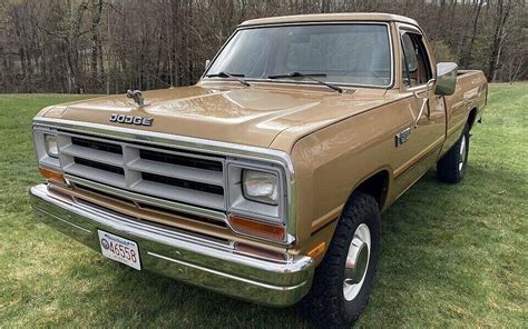 1986 Dodge B200