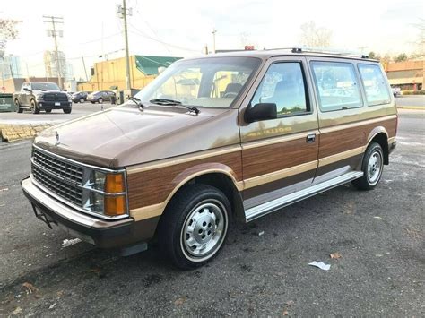 1986 Dodge Caravan photo