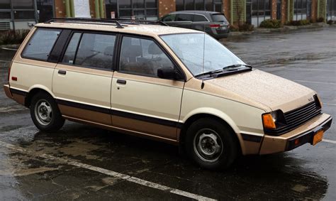 1986 Dodge Colt vista photo