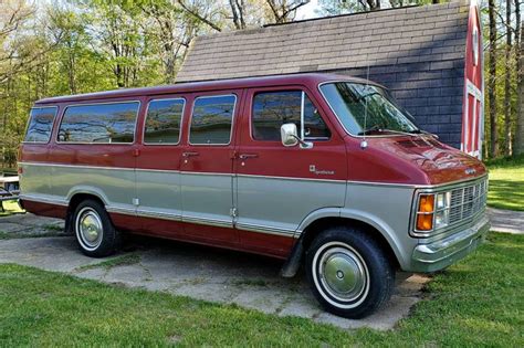 1986 Dodge Maxi van photo