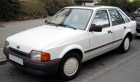 1986 Ford Escort photo