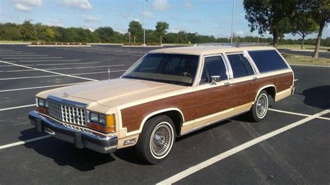 1986 Ford Squire photo