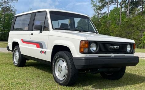 1986 Isuzu Trooper photo