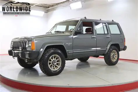 1986 Jeep Cherokee photo