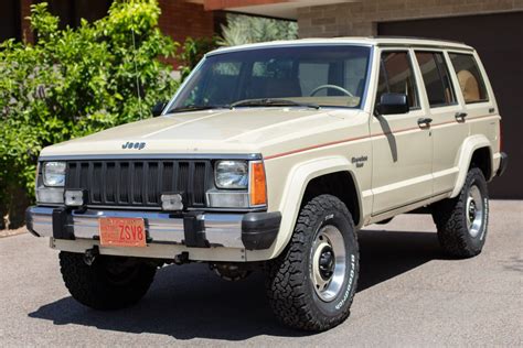 1986 Jeep Cherokee photo