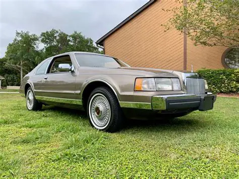 1986 Lincoln Mark photo