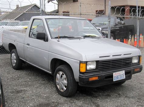 1986 Nissan Nissan truck photo