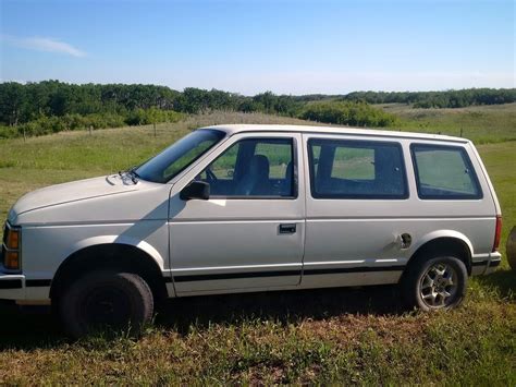 1986 Plymouth Voyager photo