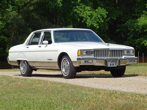 1986 Pontiac Parisienne photo