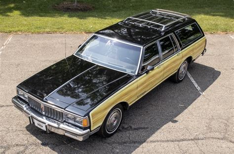 1986 Pontiac Safari photo