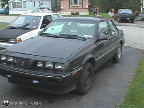 1986 Pontiac Sunbird photo