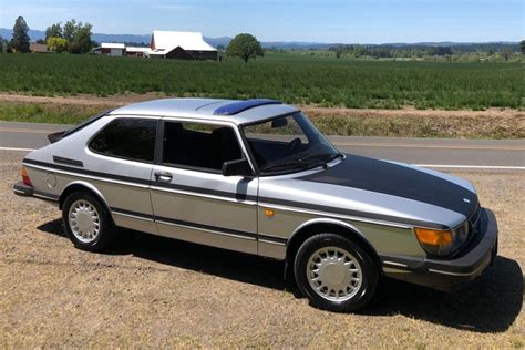 1986 Saab 900 photo