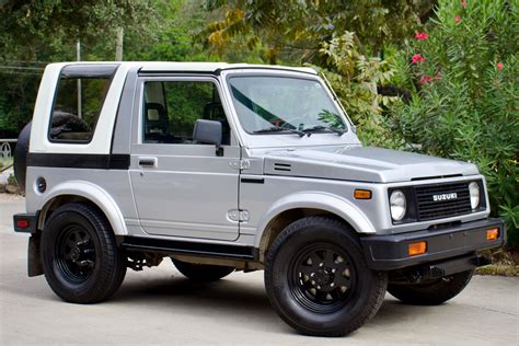 1986 Suzuki Samurai photo