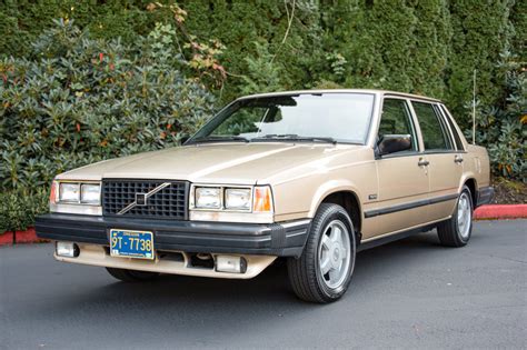 1986 Volvo 740 photo