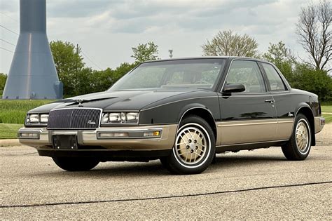 1987 Buick Riviera photo