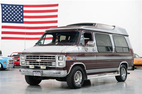 1987 Chevrolet Chevy van photo