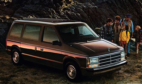 1987 Dodge Caravan photo