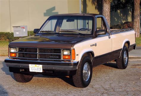 1987 Dodge Dakota photo