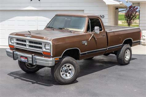 1987 Dodge W250 engine