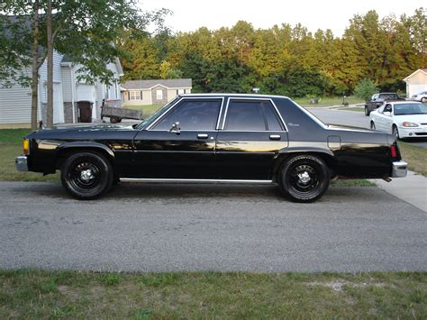 1987 Ford Crown victoria photo