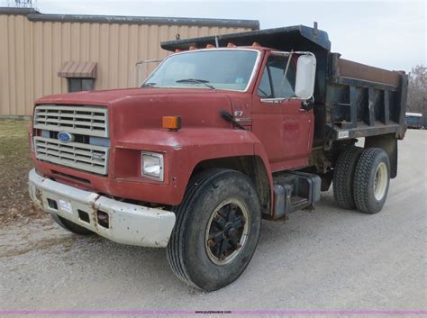 1987 Ford F700 engine