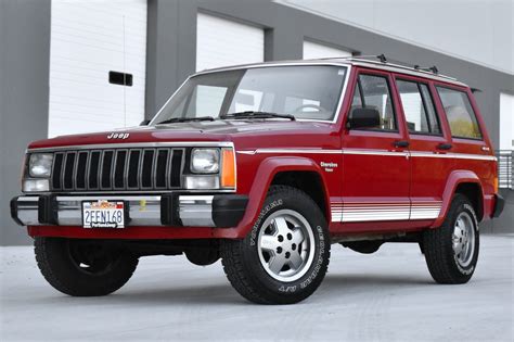 1987 Jeep Cherokee photo