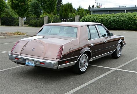 1987 Lincoln Continental photo