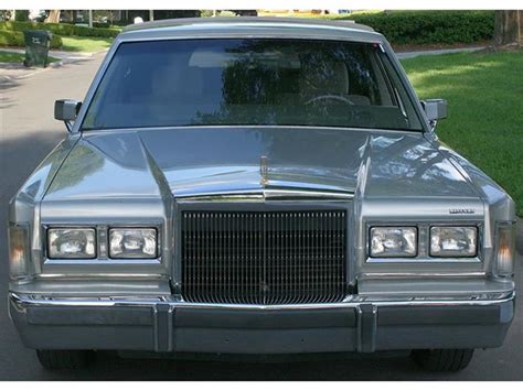 1987 Lincoln Town car photo