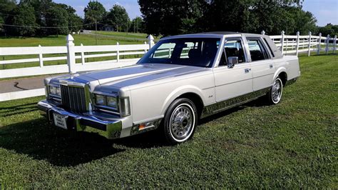 1987 Lincoln Town car